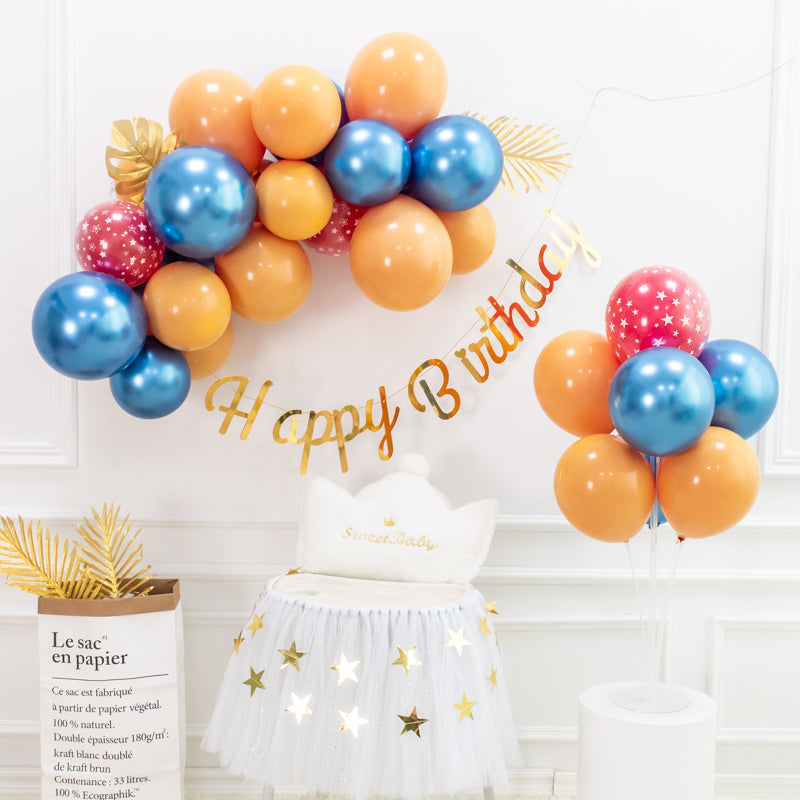 Adorn your party space with a Bluey cartoon dog-themed birthday garland for a delightful and playful touch.